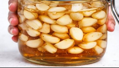 “Come ajo y miel en ayunas durante 7 días. Para seguir recibiendo mis recetas, solo tienes que decir una cosa… ¡Gracias!”